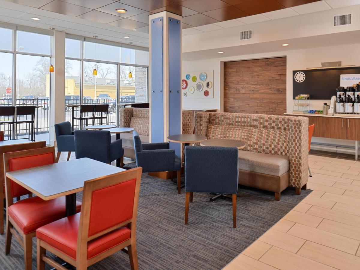 Holiday Inn Express & Suites - Brighton South - Us 23 By Ihg Exteriör bild