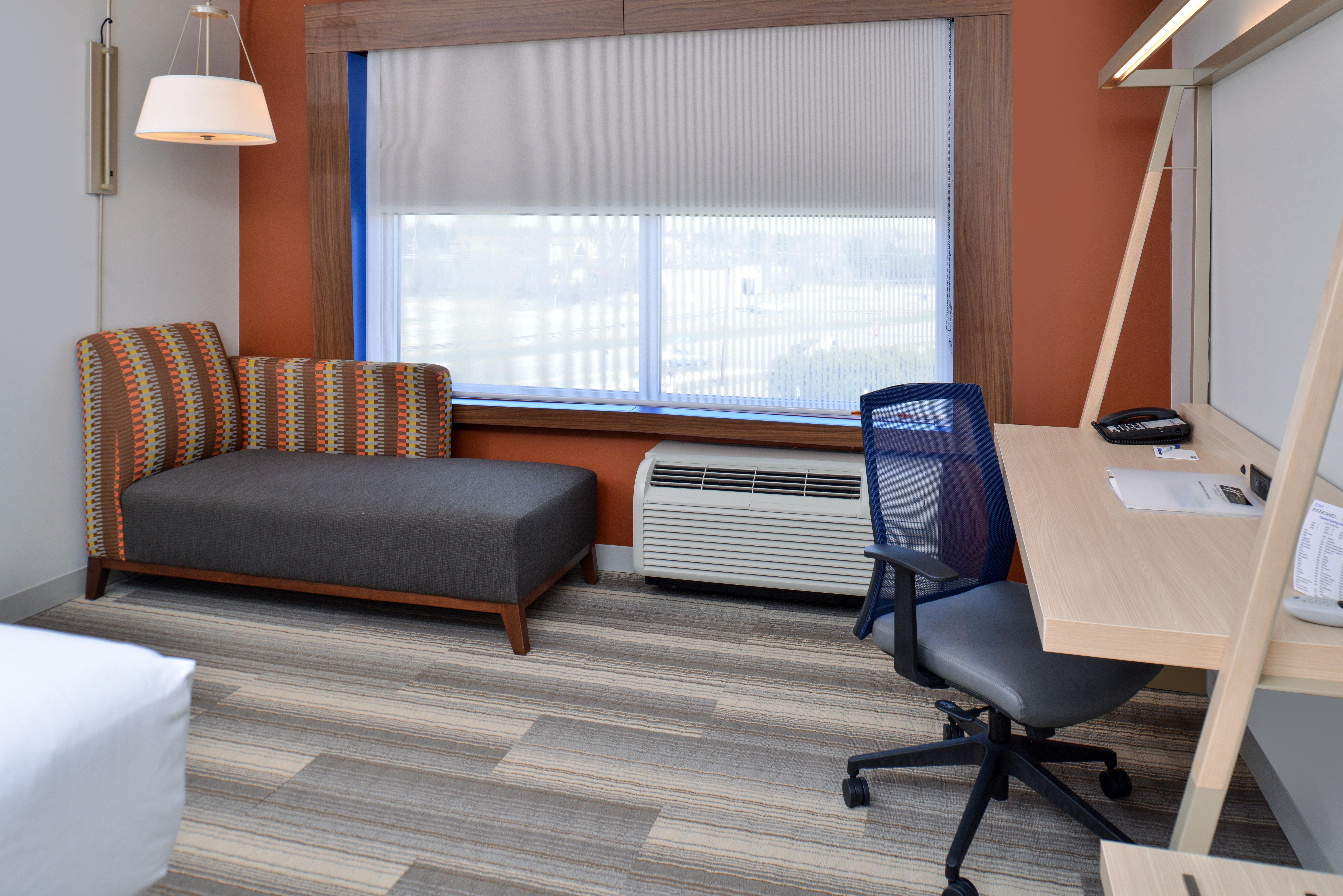 Holiday Inn Express & Suites - Brighton South - Us 23 By Ihg Exteriör bild