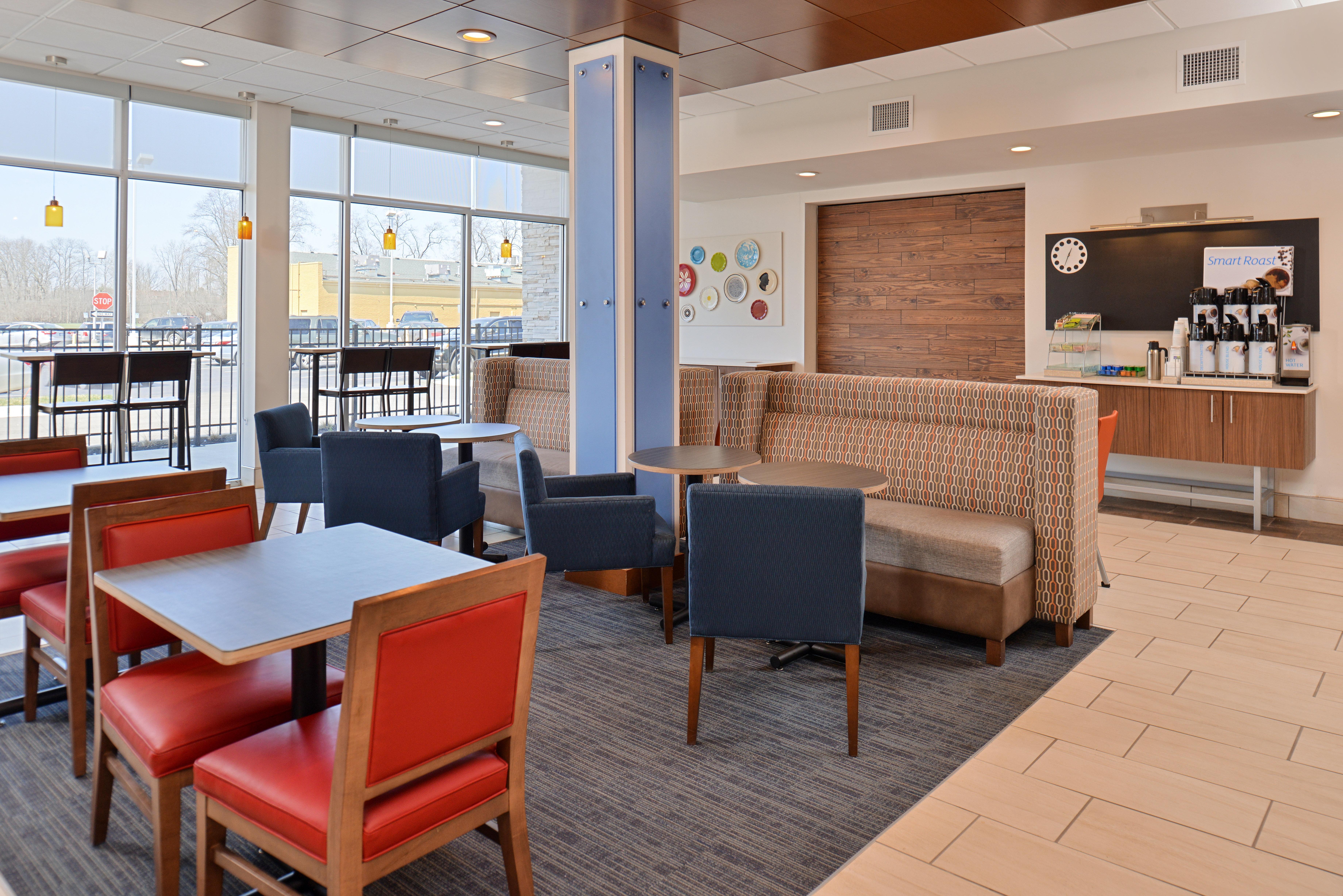 Holiday Inn Express & Suites - Brighton South - Us 23 By Ihg Exteriör bild