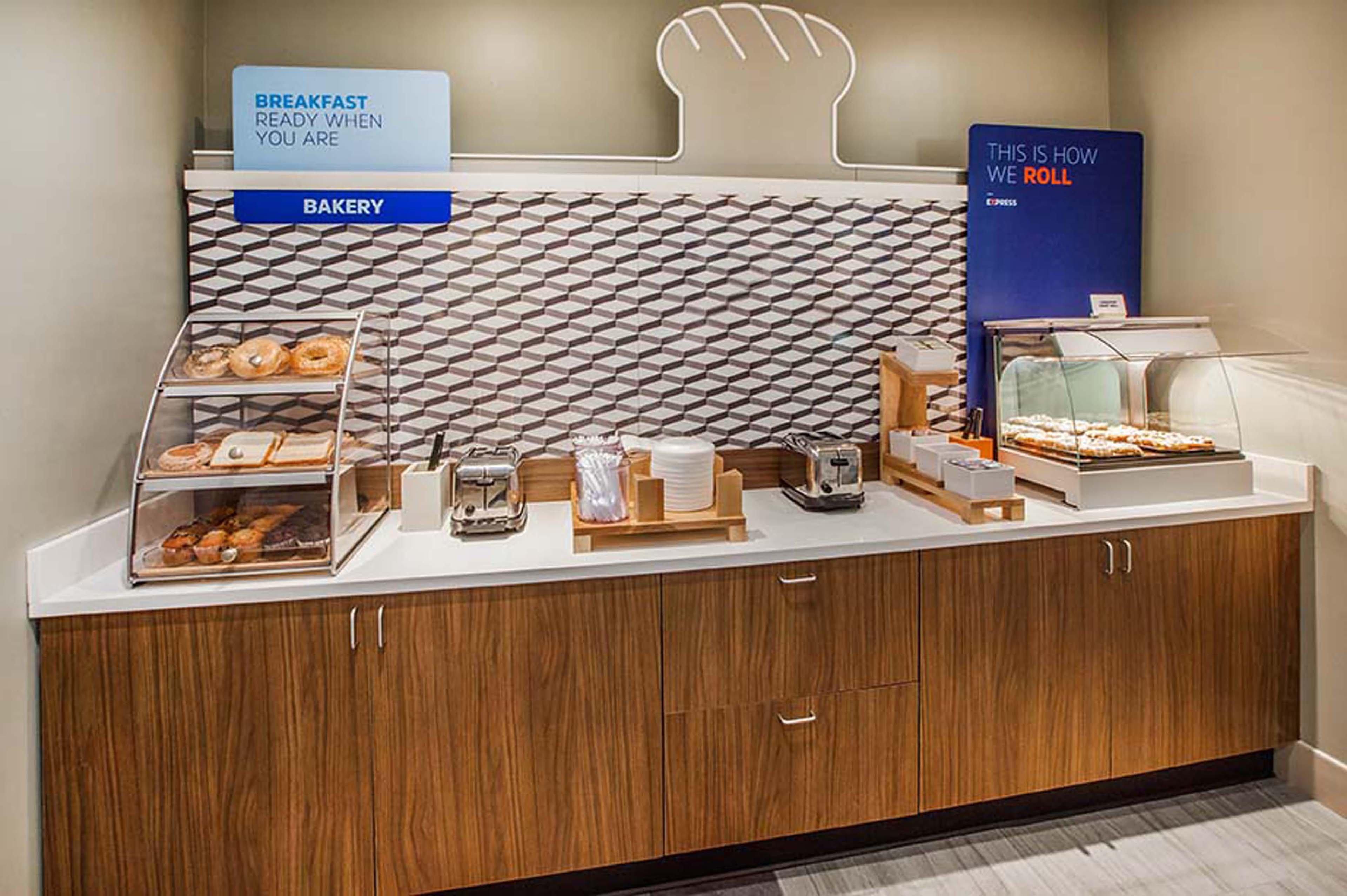 Holiday Inn Express & Suites - Brighton South - Us 23 By Ihg Exteriör bild