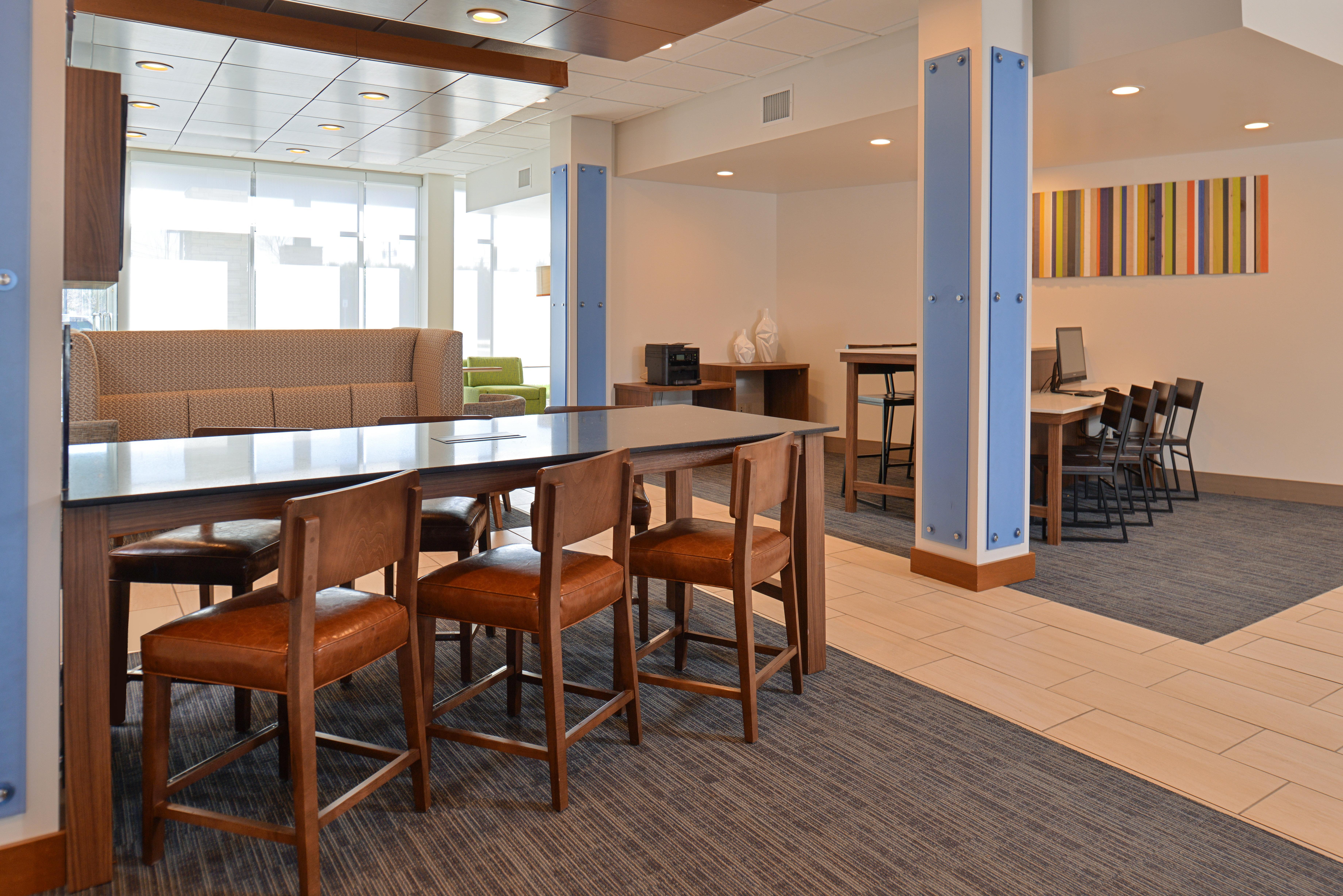 Holiday Inn Express & Suites - Brighton South - Us 23 By Ihg Exteriör bild